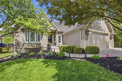 9926 Fountain Cir, Lenexa, KS 66220