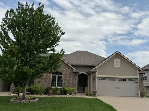 4409 Stonebridge Dr, Saint Joseph, MO 64505