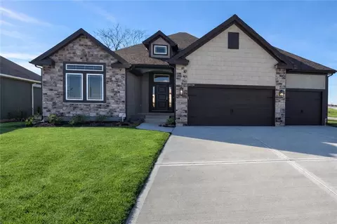 6922 NE 102nd St, Kansas City, MO 64156