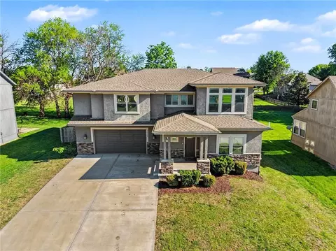 12204 Pebble Beach Dr, Kansas City, KS 66109
