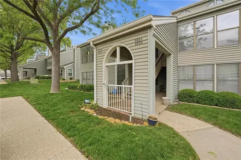8861 W 106th Ter, Overland Park, KS 66212