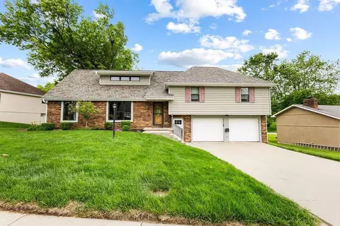 506 Meadowcrest Ct, Saint Joseph, MO 64506