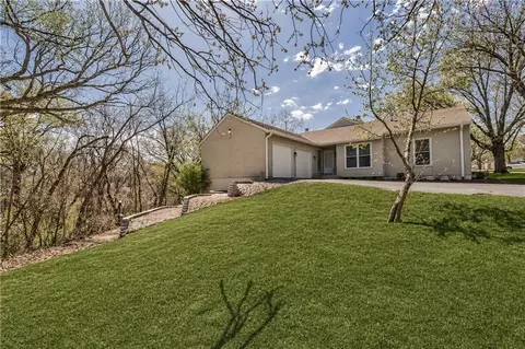 10781 Oakmont St, Overland Park, KS 66210