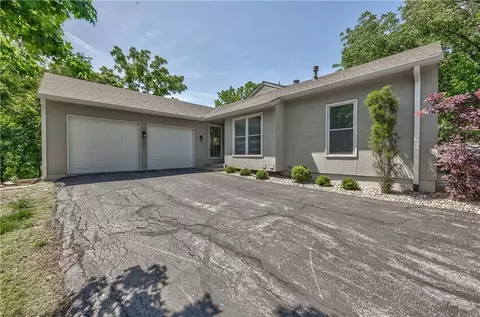 10781 Oakmont St, Overland Park, KS 66210