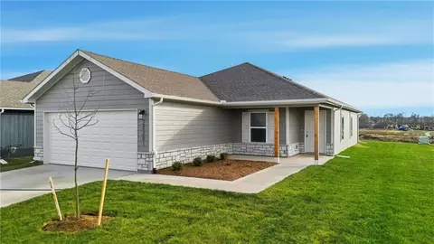 19459 Lincoln St, Spring Hill, KS 66083