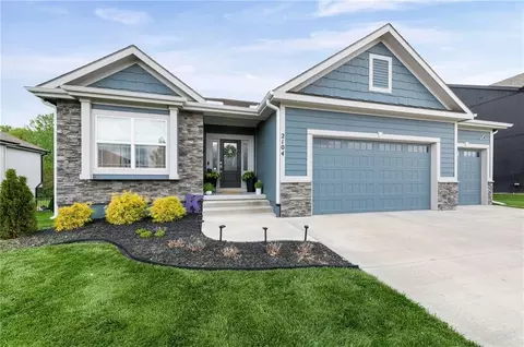 2104 Foxtail Dr, Kearney, MO 64060