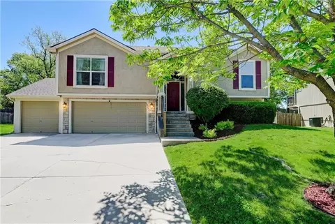 4523 Edgehill St, Leavenworth, KS 66048