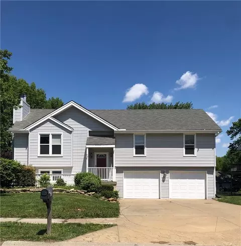 920 NE 108th St, Kansas City, MO 64155