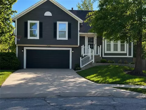 18304 W 161st Ter, Olathe, KS 66062