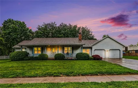 604 Finch St, Raymore, MO 64083