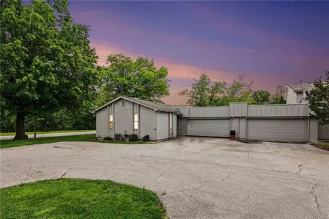 14025 Ballantrae Dr, Grandview, MO 64030