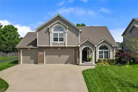 2209 NE Wyndham Dr, Blue Springs, MO 64029