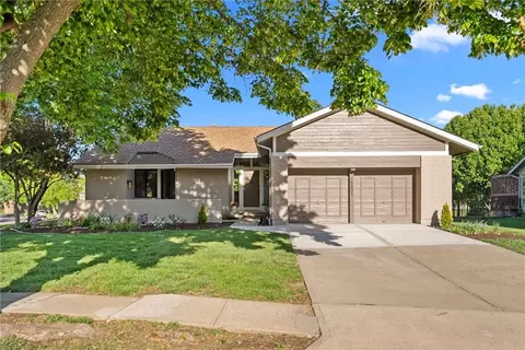 15801 Dearborn St, Overland Park, KS 66223