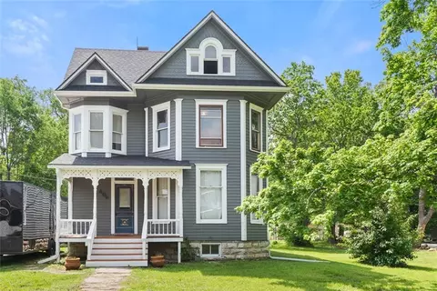 406 E 4th St, Wellsville, KS 66092