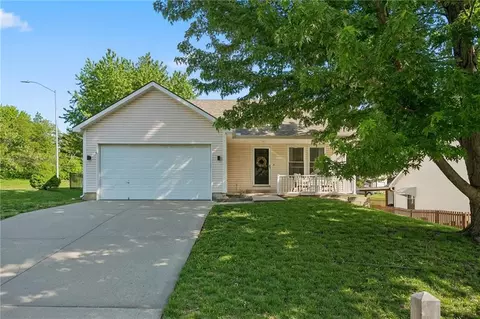 8126 NW 77th Ct, Kansas City, MO 64152