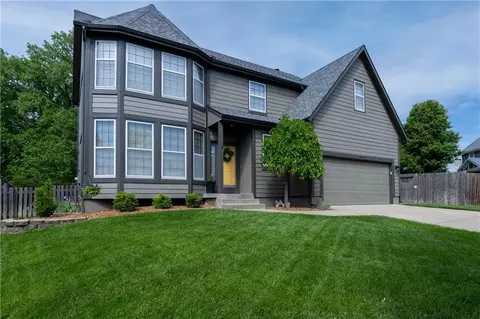 11247 W 116th Ter, Overland Park, KS 66210
