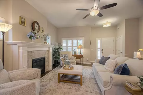1913 Cemco Dr, Liberty, MO 64068