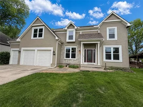 504 SE Asheville Dr, Lees Summit, MO 64063