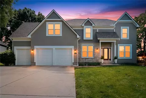 504 SE Asheville Dr, Lees Summit, MO 64063