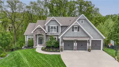 14035 Trail Creek Ct, Parkville, MO 64152