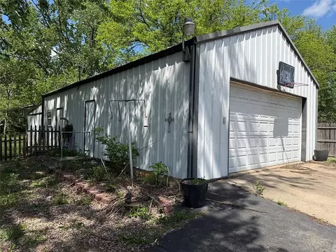 Exterior - 232 S County Line Rd, Windsor, MO 65360 photo 2 of 14