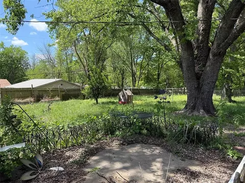 Exterior - 232 S County Line Rd, Windsor, MO 65360 photo 4 of 14