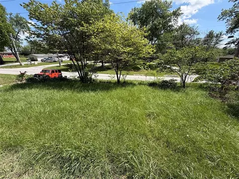 Exterior - 232 S County Line Rd, Windsor, MO 65360 photo 5 of 14
