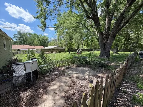 Exterior - 232 S County Line Rd, Windsor, MO 65360 photo 3 of 14