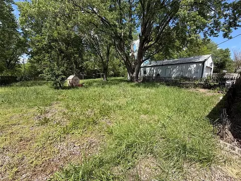 Exterior - 232 S County Line Rd, Windsor, MO 65360 photo 9 of 14