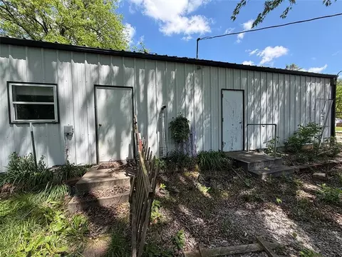 Exterior - 232 S County Line Rd, Windsor, MO 65360 photo 14 of 14
