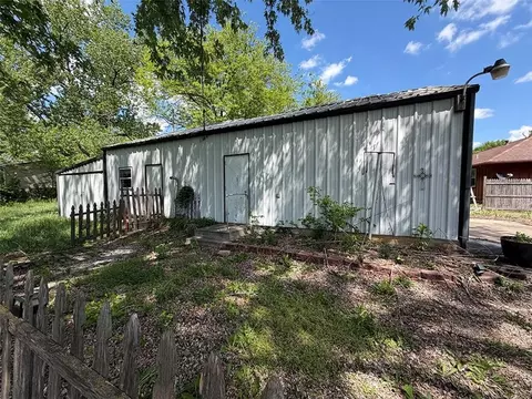 Exterior - 232 S County Line Rd, Windsor, MO 65360 photo 6 of 14