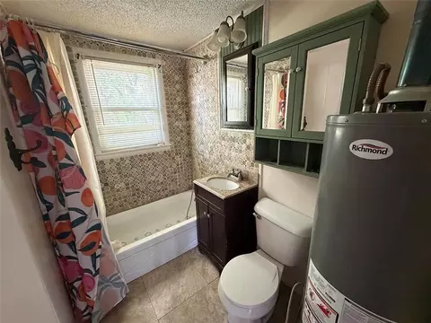 Bath - 232 S County Line Rd, Windsor, MO 65360 photo 1 of 1