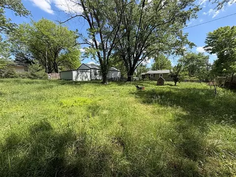 Exterior - 232 S County Line Rd, Windsor, MO 65360 photo 11 of 14