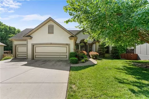 1636 SW Summit Valley Ln, Lees Summit, MO 64081