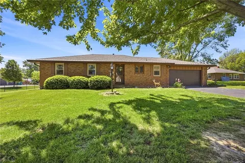 10413 W 49 St, Shawnee, KS 66203