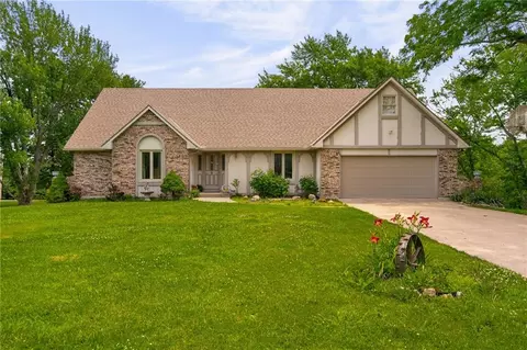 24345 W 71st St, Shawnee, KS 66227