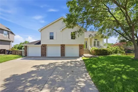 521 SW Graystone Dr, Grain Valley, MO 64029