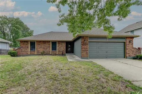 3711 NEllison Dr, Lees Summit, MO 64064