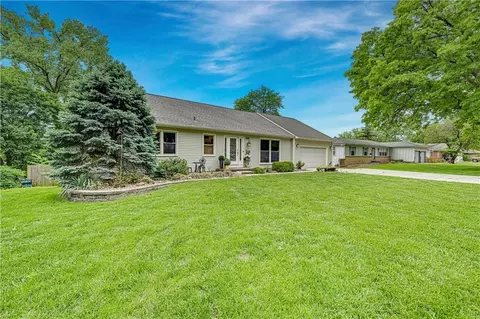 6501 W 94th Ter, Overland Park, KS 66212