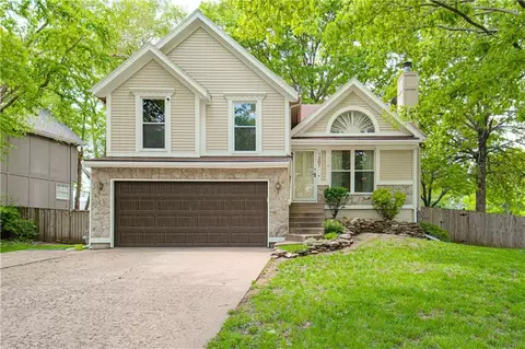 1207 N Anne Shirley Dr, Olathe, KS 66061
