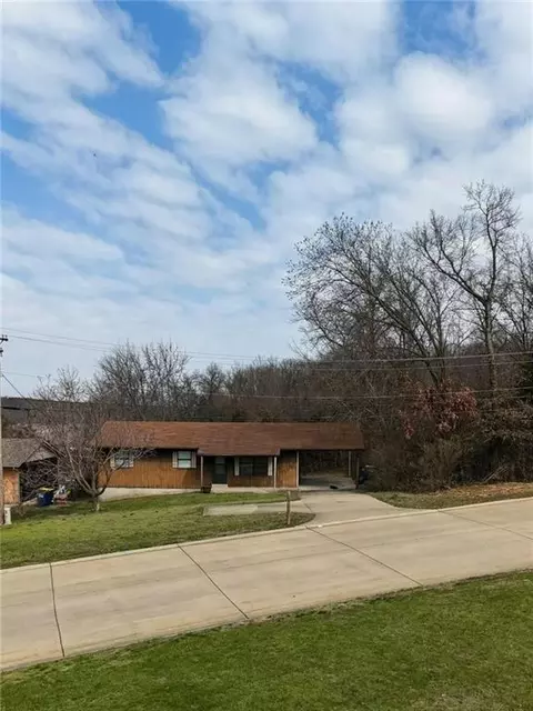 105 Oaklawn Ave, Warrenton, MO 63383
