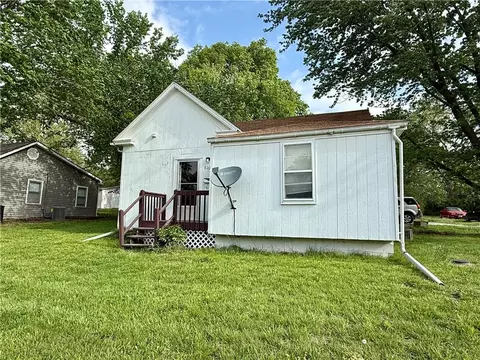 802 W Lexington St, Richmond, MO 64085