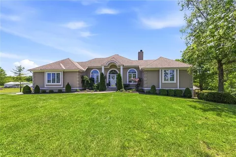 14101 E 198th St, Peculiar, MO 64078