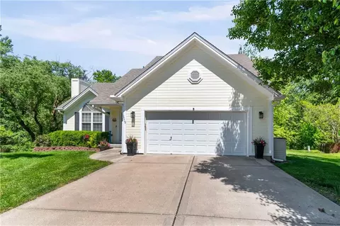 1110 Sarah Ln, Kearney, MO 64060