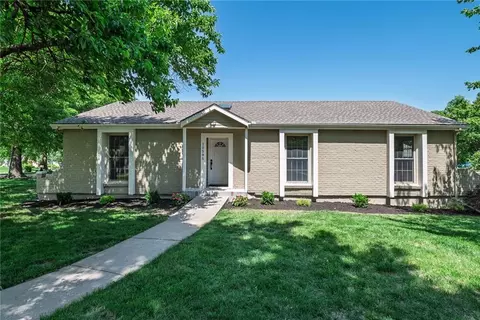 10595 Bradshaw St, Lenexa, KS 66215