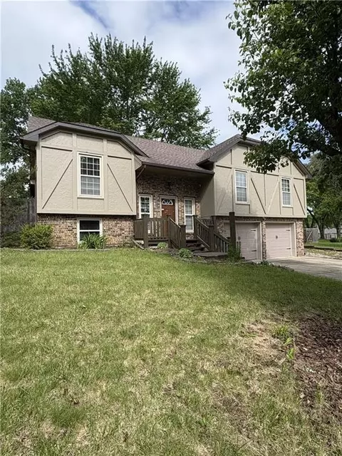 1112 Fairway Dr, Richmond, MO 64085