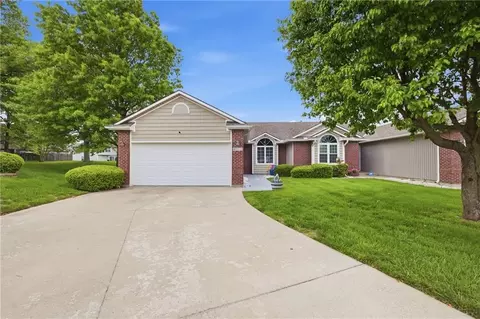 4512 Hedges Ave, Kansas City, MO 64133