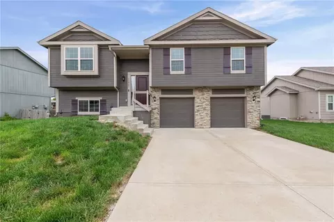 11907 N Tracy Ave, Kansas City, MO 64155