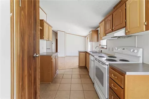 Entry Way - 400 Emma St, Osborn, MO 64474 photo 2 of 2