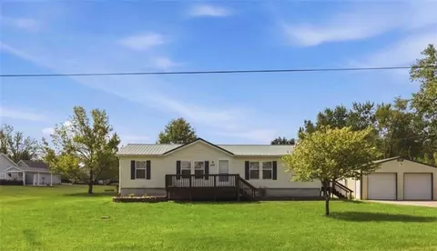 400 Emma St, Osborn, MO 64474